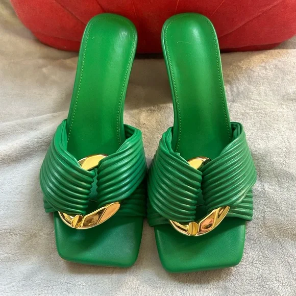 unique green sandals! 💚🍋🟩 - Picture 2 of 6